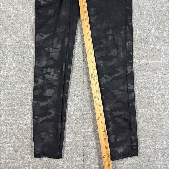 Spanx Black Camo Pull on Shiny Ankle Length Womens Legging Size Lg - Picture 5 of 7